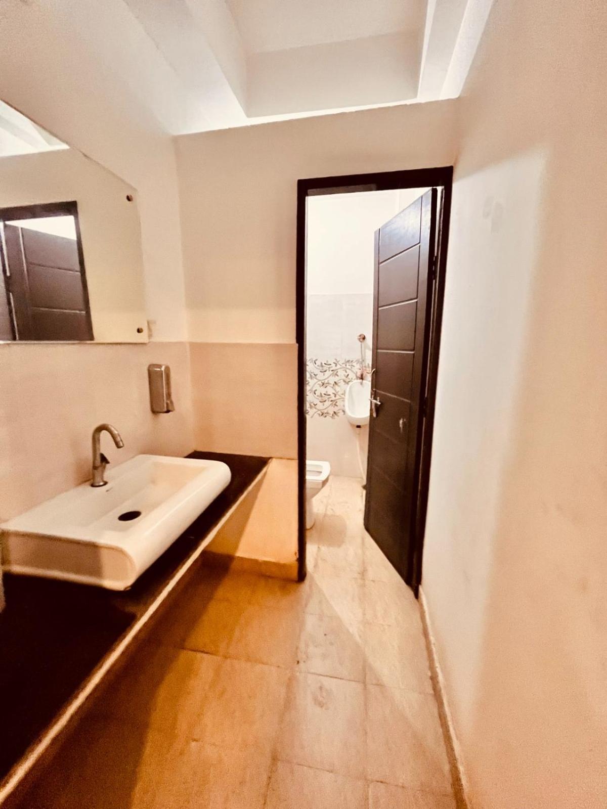 Hotel Gs Amritsar 200 Mtr From Golden Temple Εξωτερικό φωτογραφία
