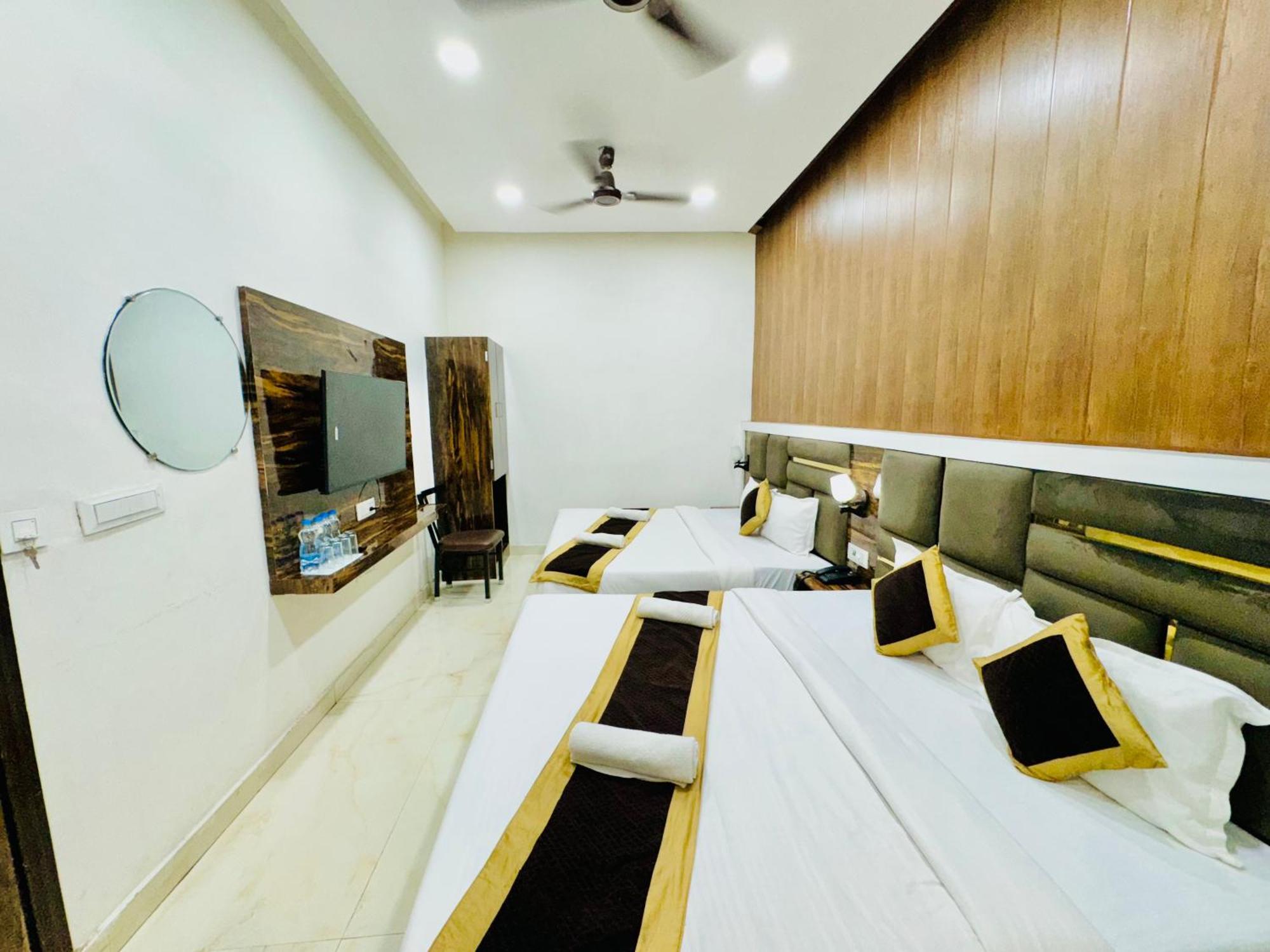 Hotel Gs Amritsar 200 Mtr From Golden Temple Εξωτερικό φωτογραφία
